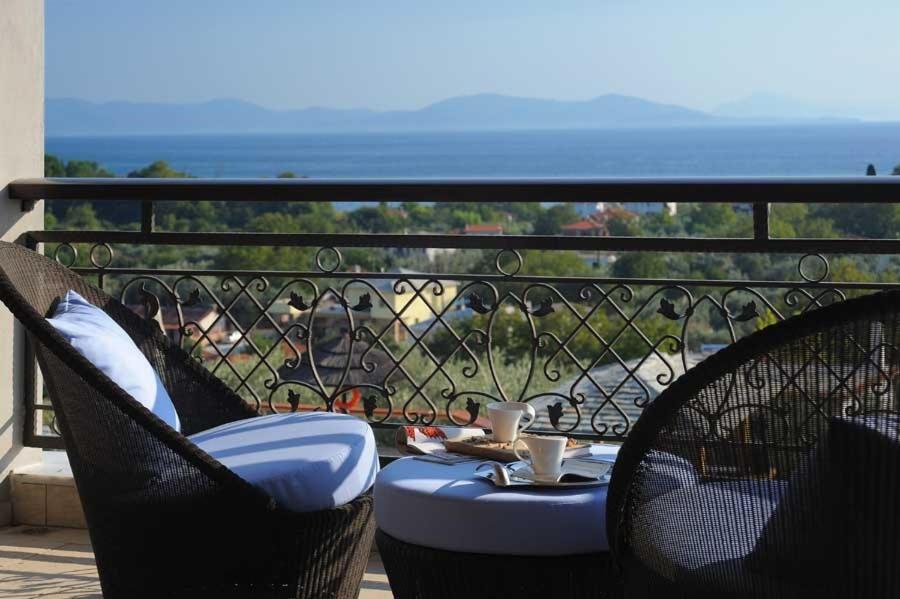 Iakovakis Suites & Spa Коропі Номер фото